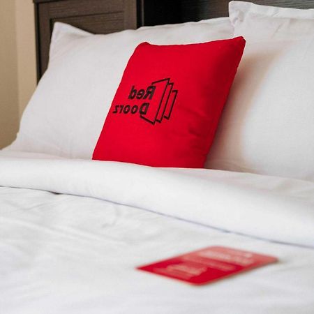 Hotel Reddoorz @ Jalan Brigjend Katamso Medan 2 Exterior foto