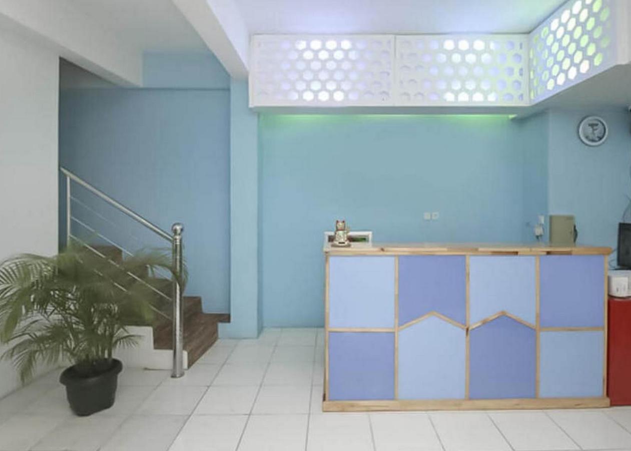 Hotel Reddoorz @ Jalan Brigjend Katamso Medan 2 Exterior foto