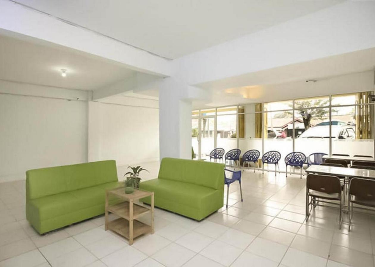 Hotel Reddoorz @ Jalan Brigjend Katamso Medan 2 Exterior foto