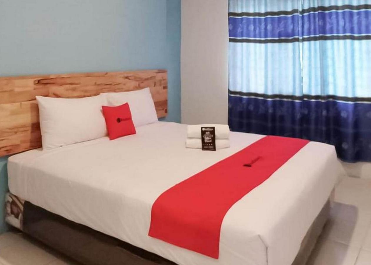 Hotel Reddoorz @ Jalan Brigjend Katamso Medan 2 Exterior foto